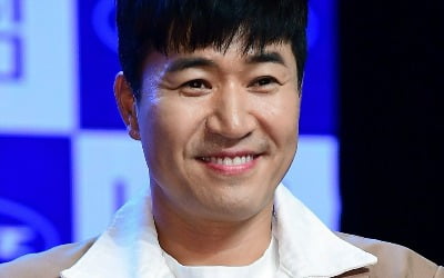 [종합] '45세' 김종민, ♥11살 연하와 경제권 합친다…"돈 가지고 도망가면 어떡해" ('신랑수업')