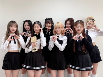 이제 대세는 유니스, '2024 마마 어워즈' 팬스 초이스 수상 [공식]