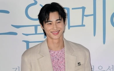 俳優ビョン・ウソク、IUと共演！新ドラマ『21世紀大君夫人』で再びロマンスに挑戦