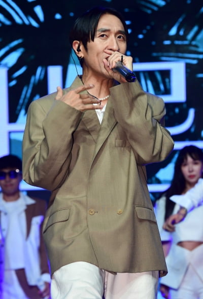 빽가, 제주도 5000평 카페 사장님 소탈하네…0.5성급 숙소에 찐 조언('푹다행')