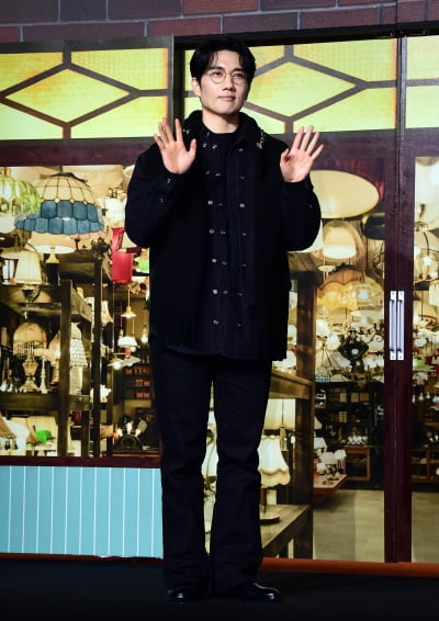 엄태구, 오늘은 힙하게...수줍은 포토타임[TEN포토+]