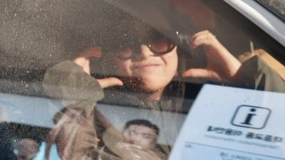 뉴진스, 일본 일정 마치고 어도어 철통 경호 속 입국 "여전히 동행" [TEN이슈]