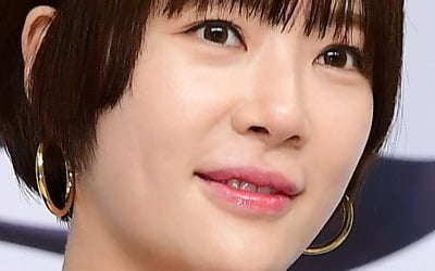 [종합] '전남편 저격' 황정음, 쿨내 나는 김용준 소환 "열렬해서 후회 없다…목숨 걸고 찍어" ('솔로라서')