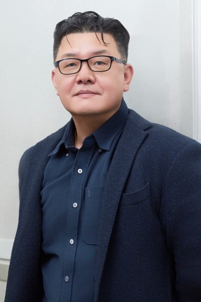 "아빠 된 이승기, '대가족' 볼 때마다 다르다고"…양우석, '어려웠던' 가족 코믹극[TEN인터뷰]