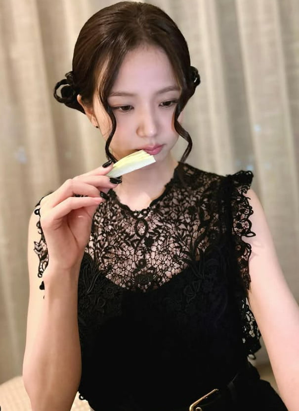 사진=지수 SNS