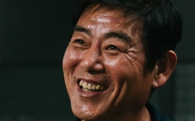 성동일, 19금 웹소설 출판사 대표됐다…작가 찾던 와중 박지현과 노예계약 체결 ('청불입니다')
