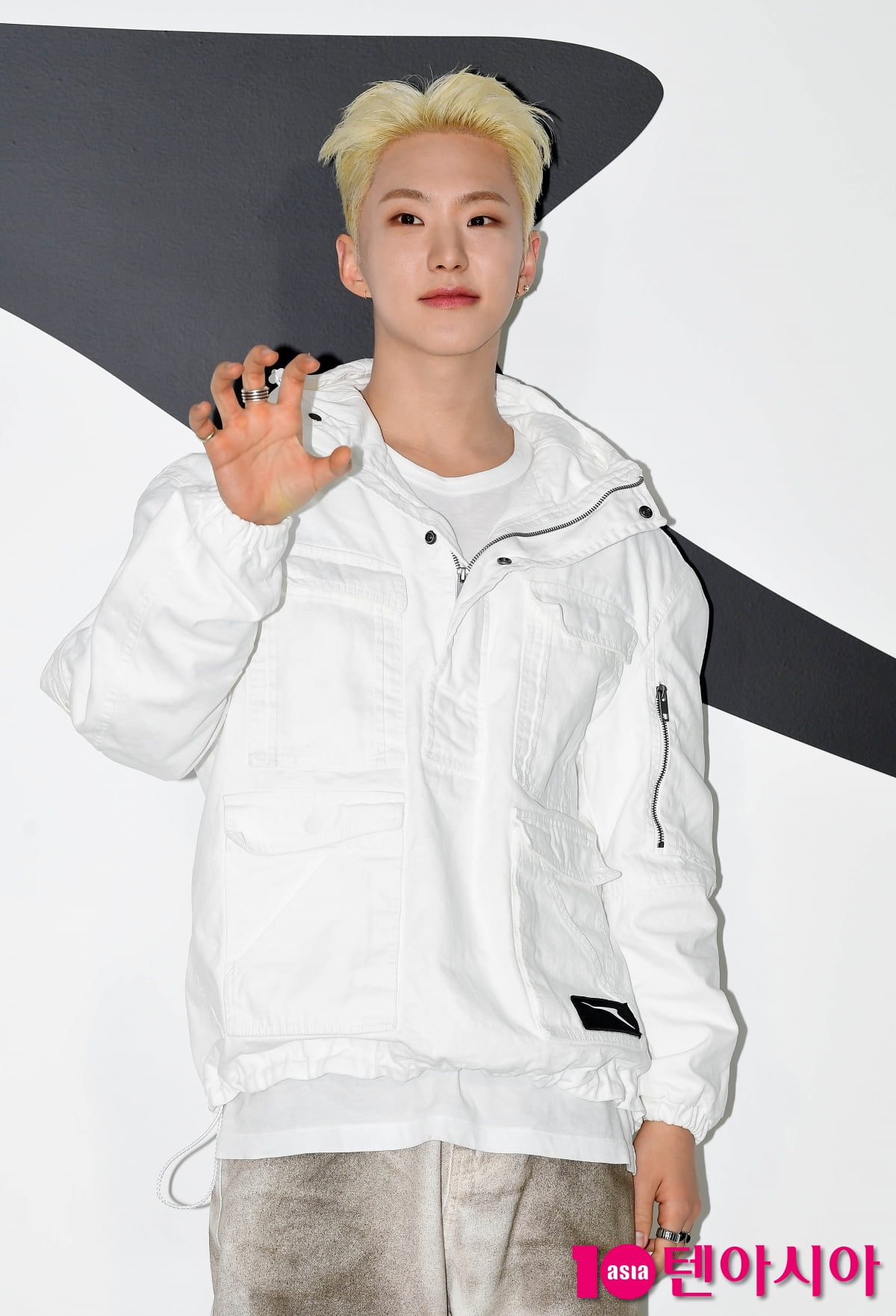 세븐틴 호시, 연말에 호랑이와 함께...눈부신 금발[TEN포토+]