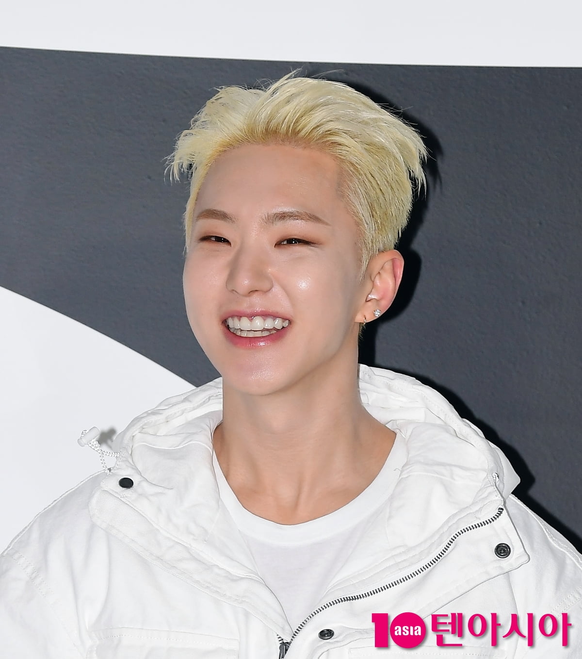 세븐틴 호시, 연말에 호랑이와 함께...눈부신 금발[TEN포토+]