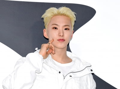 세븐틴 호시, 연말에 호랑이와 함께...눈부신 금발[TEN포토+]