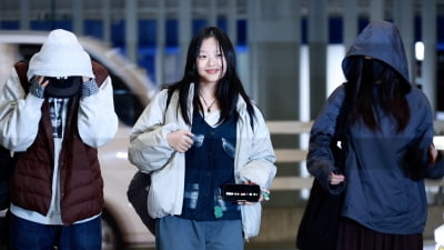 하니만 활짝 웃었다, 뉴진스 민다해혜는 모자·선글라스로 '얼굴 철통보안' [TEN이슈]