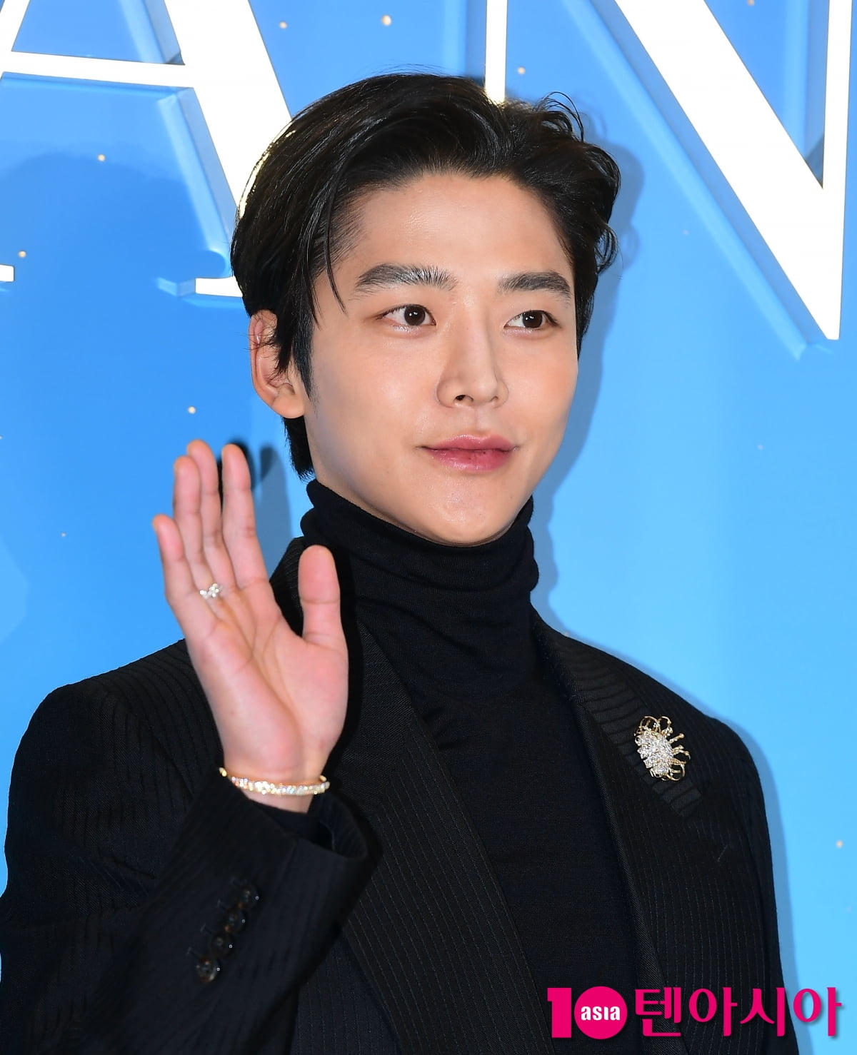 로운, 각도 무시한 잘생김...뒤돌아 보면 심쿵[TEN포토+]