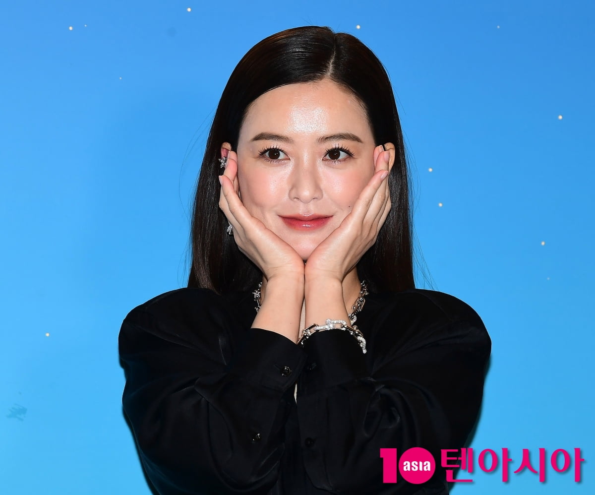 정유미, 볼콕은 힘들어하는 윰블리...우아한 블랙스완[TEN포토+]