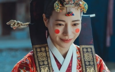 '신분 세탁' 임지연, 양반가 며느리 됐다…당당하게 결혼식('옥씨부인전')