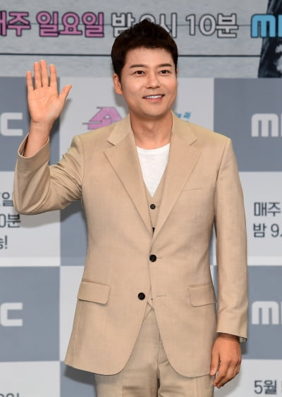 Jeon Hyun-moo Embarks on a Dream Camping Trip in Jeju with His New Campervan
