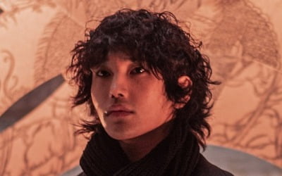 '강철부대' 육준서, 예술가 된 근황 공개…뽀글 머리도 힙하게 소화