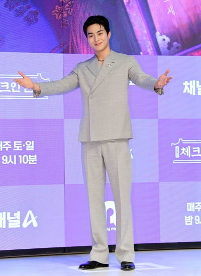 정건주, 사랑스러운 보조개 하트...귀공자 비주얼[TEN포토+]