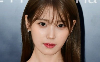 [종합] 아이유, 투병중이었다…"스키터 증후군 탓에 진물 터지고 살 죽어" ('유인라디오')