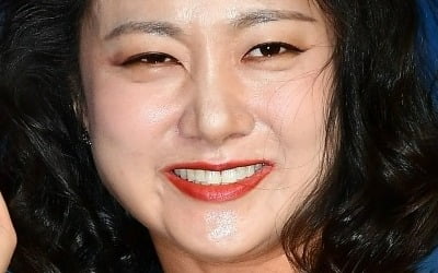 [종합] 박나래, 연 수입 40억인데…소탈하게 내복 입고 "돈만 있으면 되는 거 아냐" ('홈즈')