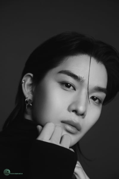 배진영, 카메라 뚫는 눈 코 입