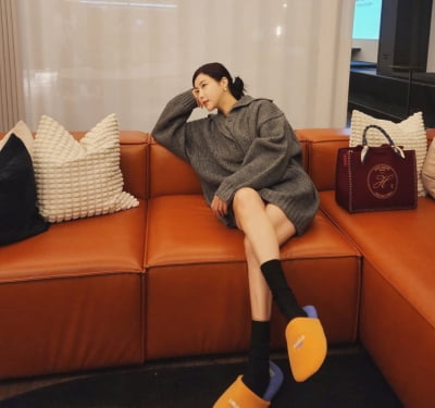 '18kg 감량' 솔비, 하의실종 패션으로 드러난 기럭지…턱선에 베이겠어