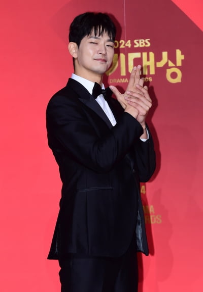 강상준, 멋진 형사포즈[TEN포토]