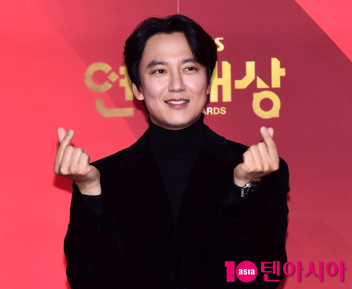 김남길, 멋짐 가득한 신부님...미소 보내는 대상후보[TEN포토+]