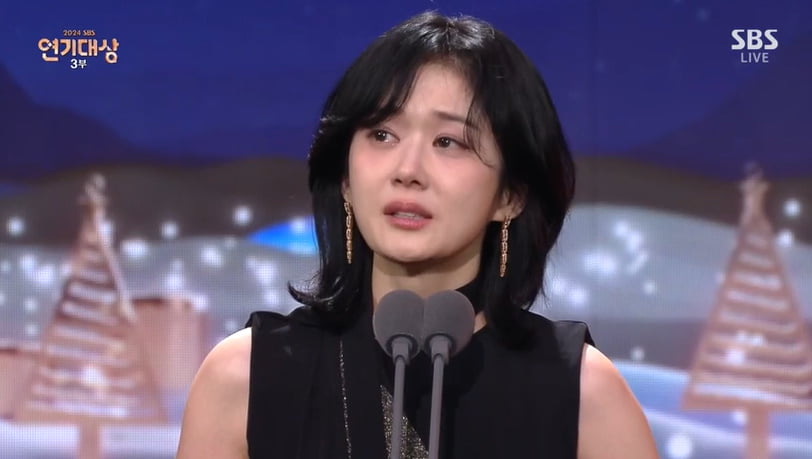 장나라, 대상에 눈물 쏟았다…"믿기지 않아, ♥남편 사랑해요" [2024 SBS 연기대상]