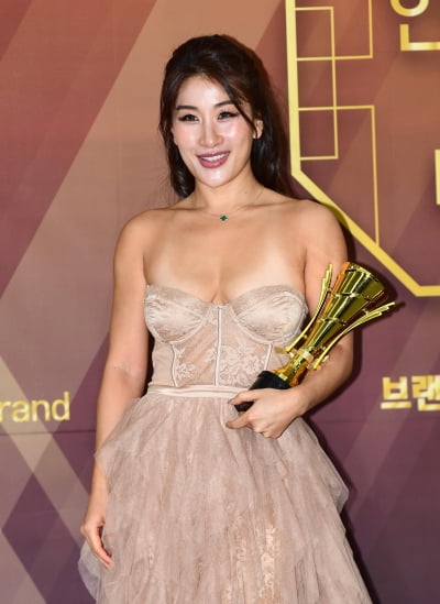 유명상, 등장부터 아찔하네...쇄골미인[TEN포토]
