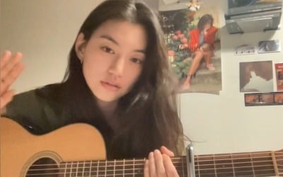 '아이오아이 출신' 김도연, 배우 되더니 유튜브까지 도전…첫 영상은 캐럴