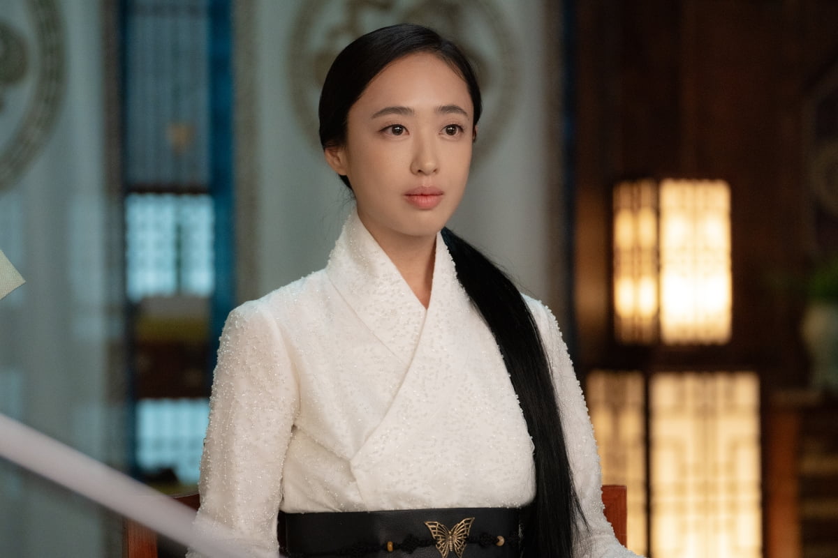 김지은, 도박판 들락거리더니 퇴출 위기…무릎 꿇었다('체크인 한양')