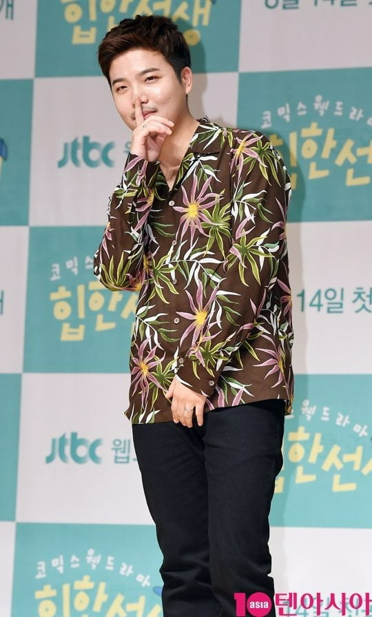 14년차 래퍼, 불효 논란 불거졌다…금팔찌 보는 부모님에 "터널 증후군 생겨" ('안나가요')