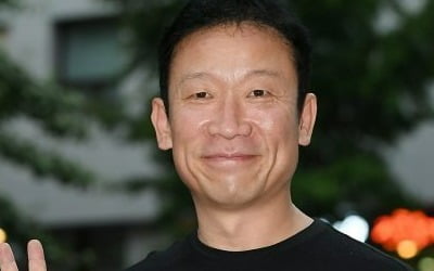 [종합] '53세 미혼' 정석용, 열애 인정했다…"결혼 전제로 만남" 임원희도 '깜짝' ('미우새')