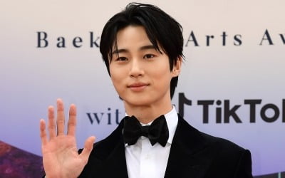 '100억 몸값' 변우석, 결국 '재산 1조설' 유재석 제쳤다…새해 첫 브랜드평판 1위