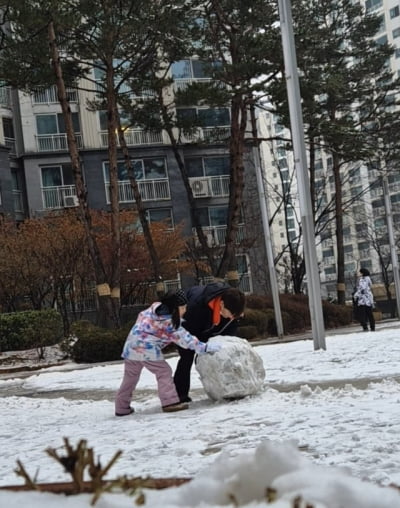 조우종, 딸이 던진 눈 뭉치에 얼굴 맞아…부상 면했지만 '아찔'