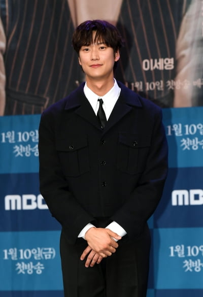 나인우, 한파 녹이는 꽃미소...오늘도 멋짐[TEN포토+]