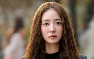이세영, 데뷔 27년 만에 ♥핑크빛 터지려나…'2살 연하' 나인우와 애틋한 텐션 ('모텔캘리')