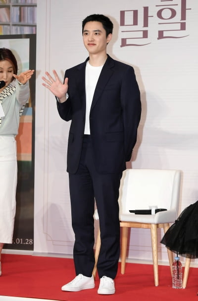 D.O. Warm visual... looks that light up the theater