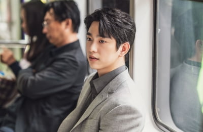 박진영, ♥노정의 바라보나…애절한 눈빛 포착('마녀')