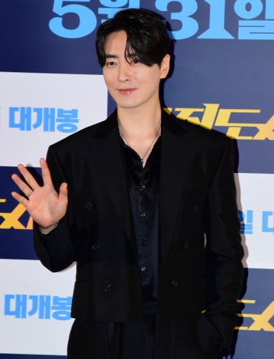 '폭행 전과' PD가 재 뿌렸는데…이준혁이 살렸다, 2주 만에 시청률 2배 쓴 '나완비' [TEN피플]