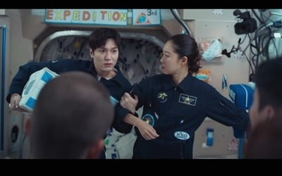 '37세' 이민호, 공효진 옆 굴욕 없는 얼굴 크기…의외의 소두 자랑 ("별들에게')