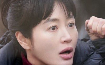 '54세' 김혜수, 피부에 돈을 얼마나 들였길래…쌩얼마저 자체발광  ('트리거')