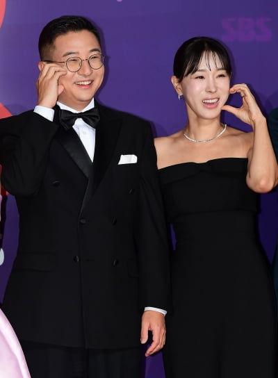 Korean Celebrity Couple Lee Ji-hye and Moon Jae-wan Share Heartwarming Date Experience