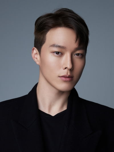 장기용, 재벌 2세였다…韓 1위 육아용품 기업 회장 아들인 '능력캐' ('키스는 괜히 해서')