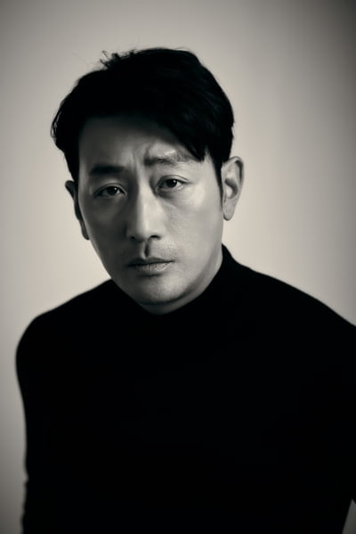하정우, 조롱 당한 기억 때문인가…"검정색만 입어"('브로큰') [인터뷰①]