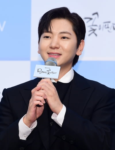 '35세' 이주승, 성수동 투룸 이사했다더니…반려견까지 꽃단장 ('나혼산')