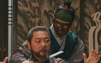 김의성, 괴한에게 습격당했다…목에 칼 들어와 결국 두 손 들고 굴복 ('체크인한양')