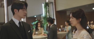 [종합] 한지민 가시밭길이 구만리여도 괜찮아…♥이준혁이 있으니까 ('나완비')