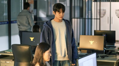 려운, 결국 터질 게 터졌다…가족 빚투 논란 점화('나미브')