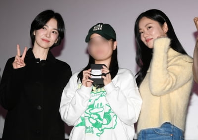 송혜교-전여빈, 특급 팬서비스...즐거운 연휴[TEN포토]