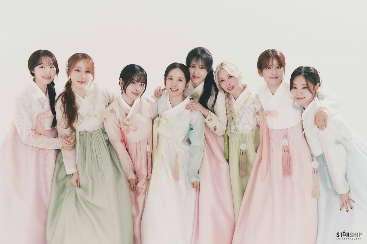 우주소녀, '이루리'로 2025년 산뜻한 시작…"우정아, 우정해♥"